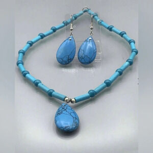 VINTAGE Simulated Turquoise Necklace and Matching Sim Turquoise Earrings Jewelry